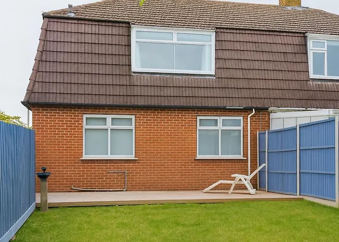 Spacious 3-bed Contractor-friendly *