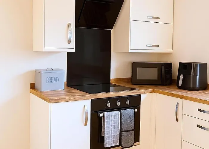 Spacious 3-bed Contractor-friendly Holiday home *