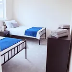Spacious 3-bed Contractor-friendly