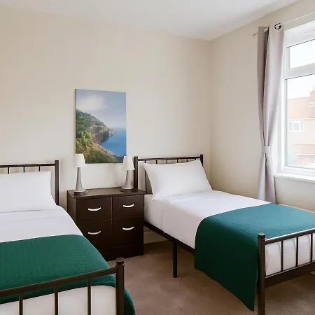 Spacious 3-bed Contractor-friendly Dom wakacyjny *