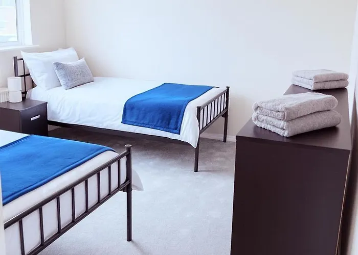 Spacious 3-bed Contractor-friendly