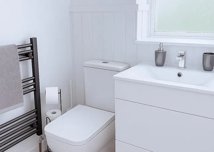 Spacious 3-bed Contractor-friendly