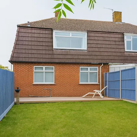 Spacious 3-bed Contractor-friendly *