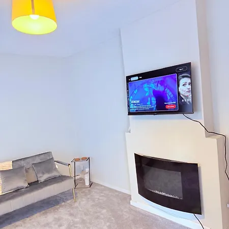 Spacious 3-bed Contractor-friendly 布里斯托