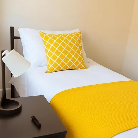 Spacious 3-bed Contractor-friendly 度假居 *