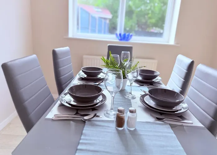 Spacious 3-bed Contractor-friendly Prázdninový dům *