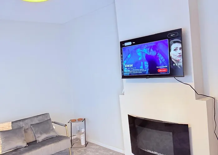 Spacious 3-bed Contractor-friendly Bristol